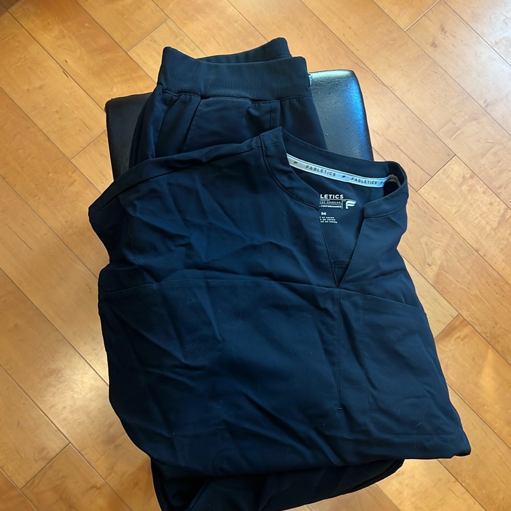 Fabletics black scrubs